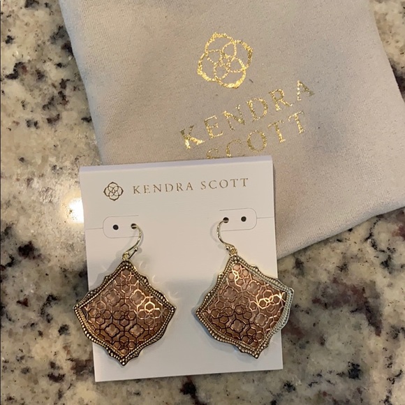 New Kendra Scott rose and yellow gold earrings - Picture 2 of 3